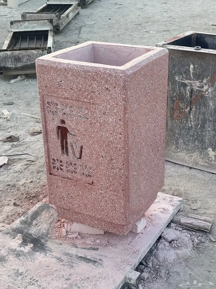 كراسى خرسانية سلات نفايات احواض زراعية مصدات مواقف 44