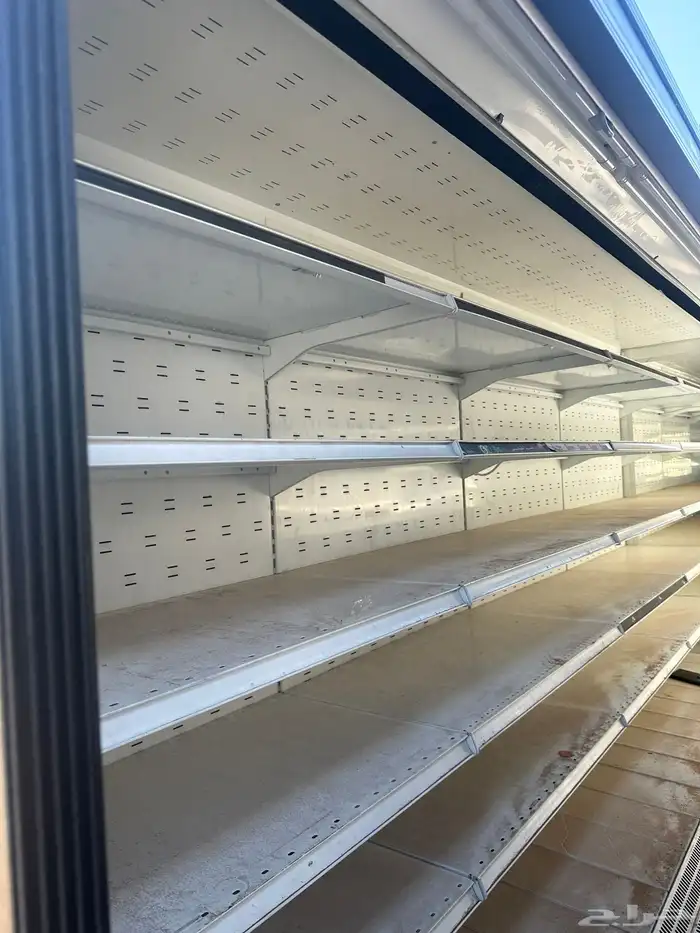 ثلاجات عرض وحده خمسه متر الاخري 4 متر. فريزرات العدد2 جده 16