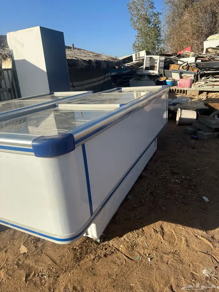 ثلاجات عرض وحده خمسه متر الاخري 4 متر. فريزرات العدد2 جده 1