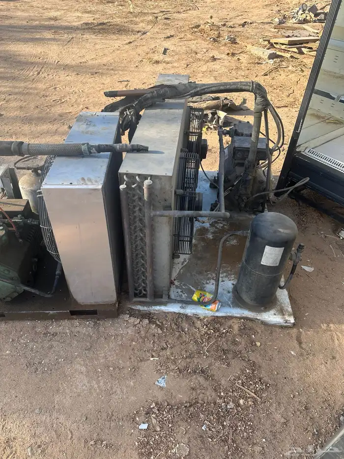 ثلاجات عرض وحده خمسه متر الاخري 4 متر. فريزرات العدد2 جده 6