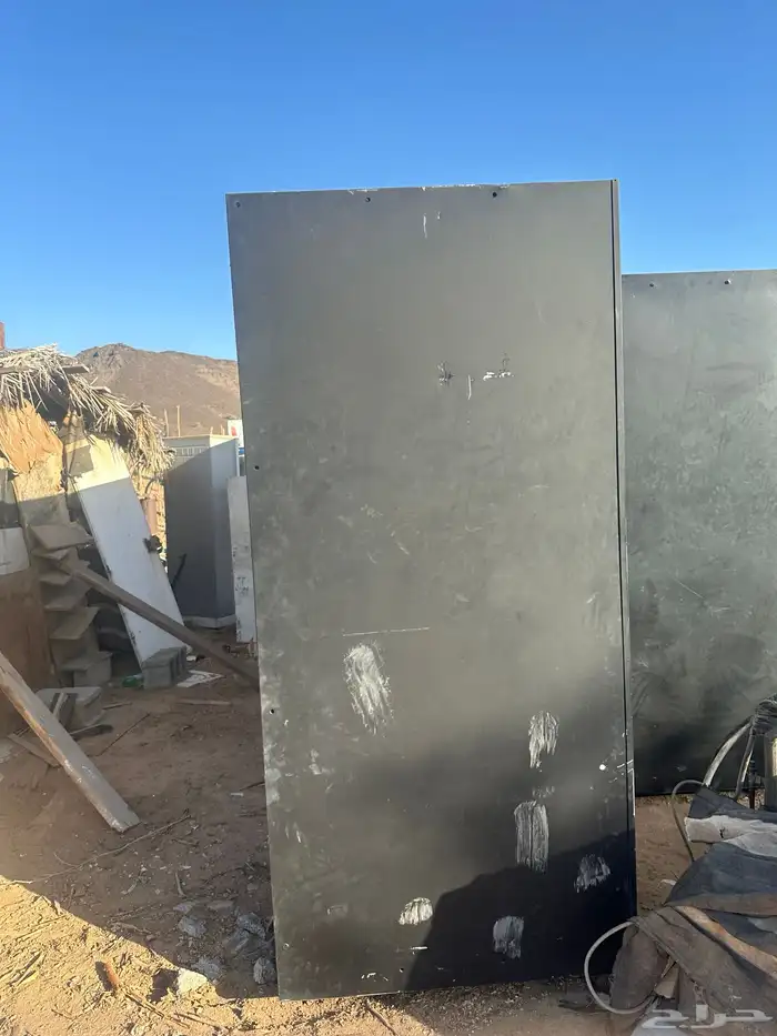 ثلاجات عرض وحده خمسه متر الاخري 4 متر. فريزرات العدد2 جده 14