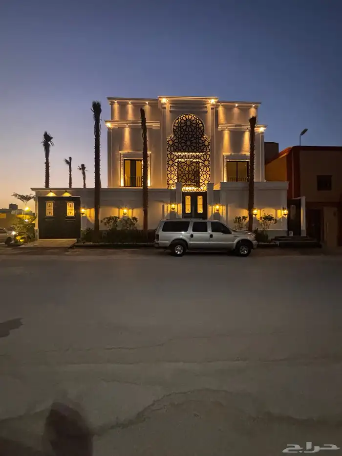 للبيع فيلا حي ظهرة لبن 600م شارعين على مرفق مسجد 0