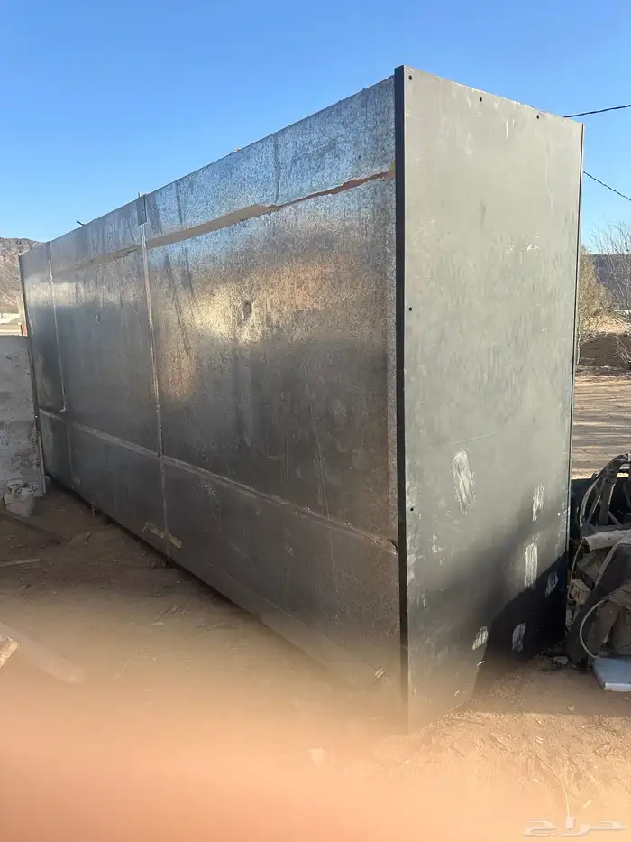 ثلاجات عرض وحده خمسه متر الاخري 4 متر. فريزرات العدد2 جده 10