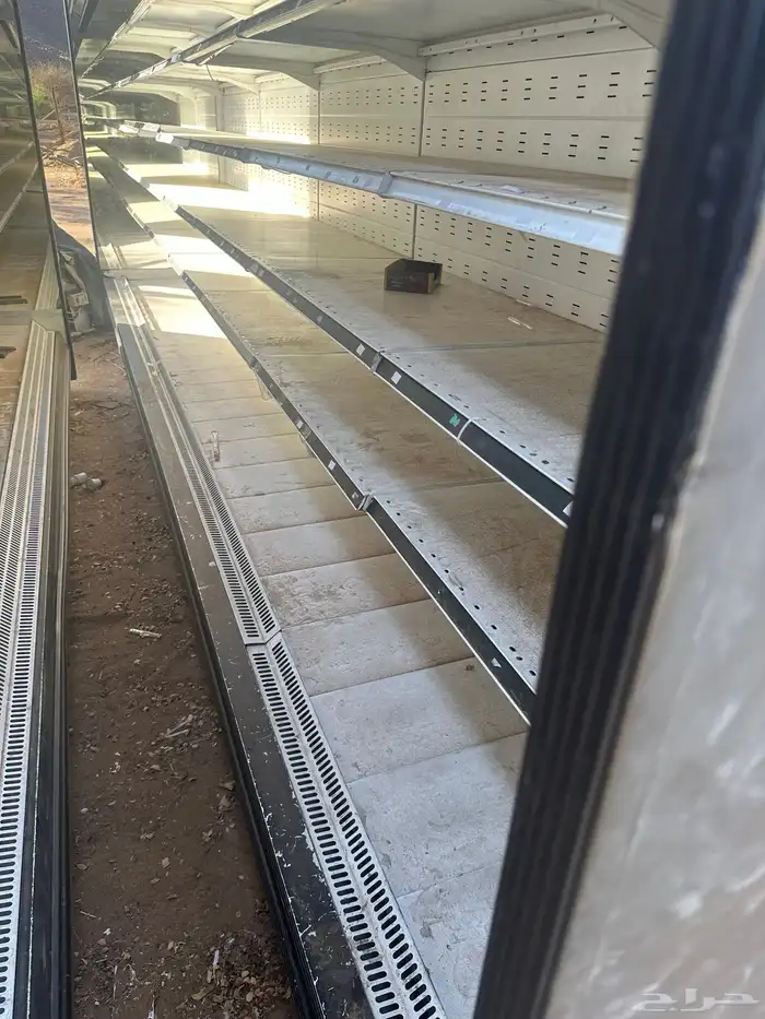 ثلاجات عرض وحده خمسه متر الاخري 4 متر. فريزرات العدد2 جده 13