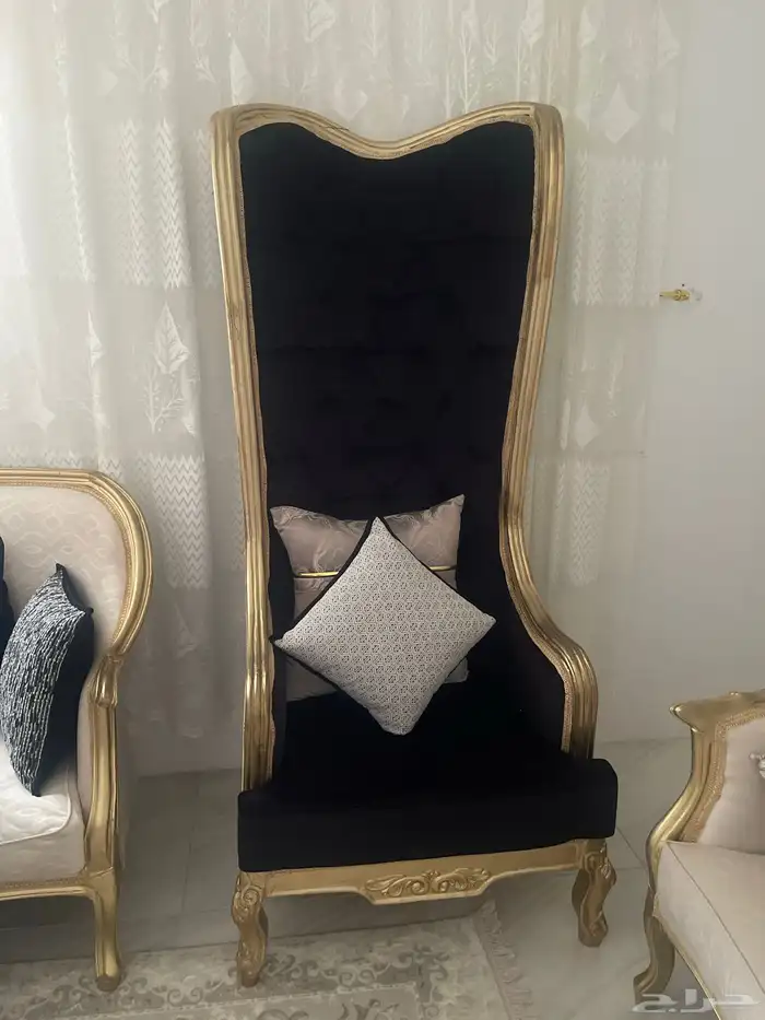 عندي اربعه كراسي ملكي مجالس للبيع 1