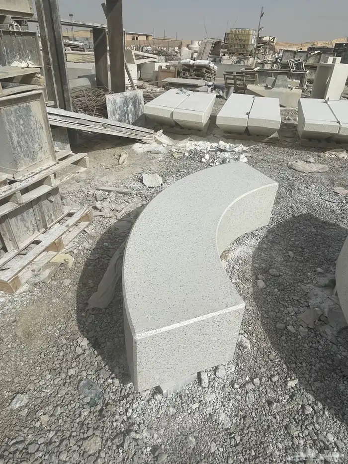 كراسى خرسانية سلات نفايات احواض زراعية مصدات مواقف 9