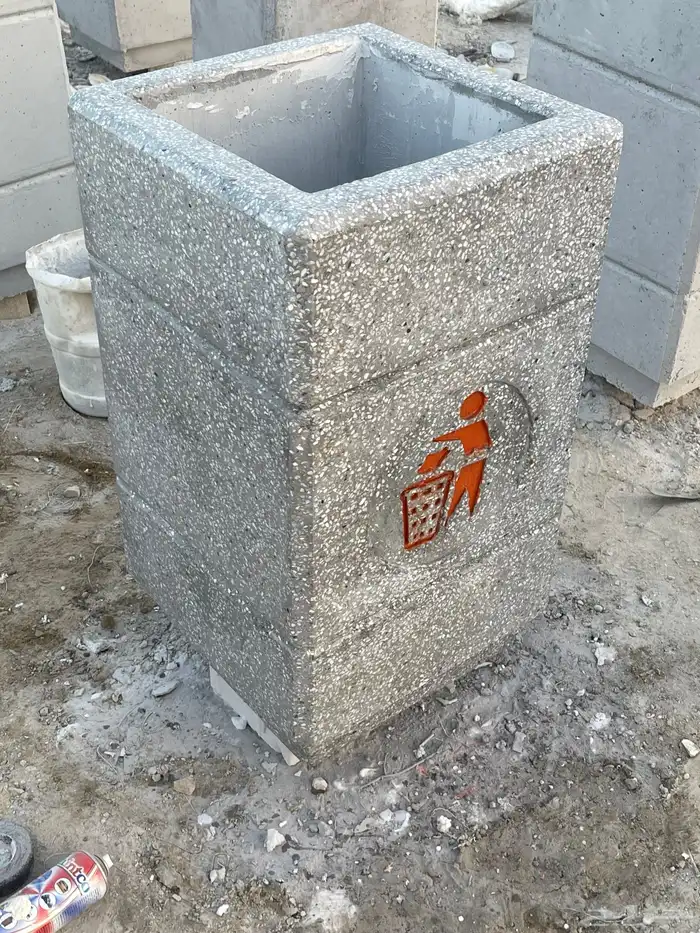 كراسى خرسانية سلات نفايات احواض زراعية مصدات مواقف 43