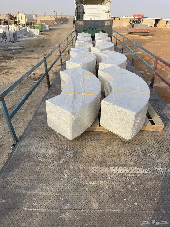 كراسى خرسانية سلات نفايات احواض زراعية مصدات مواقف 7