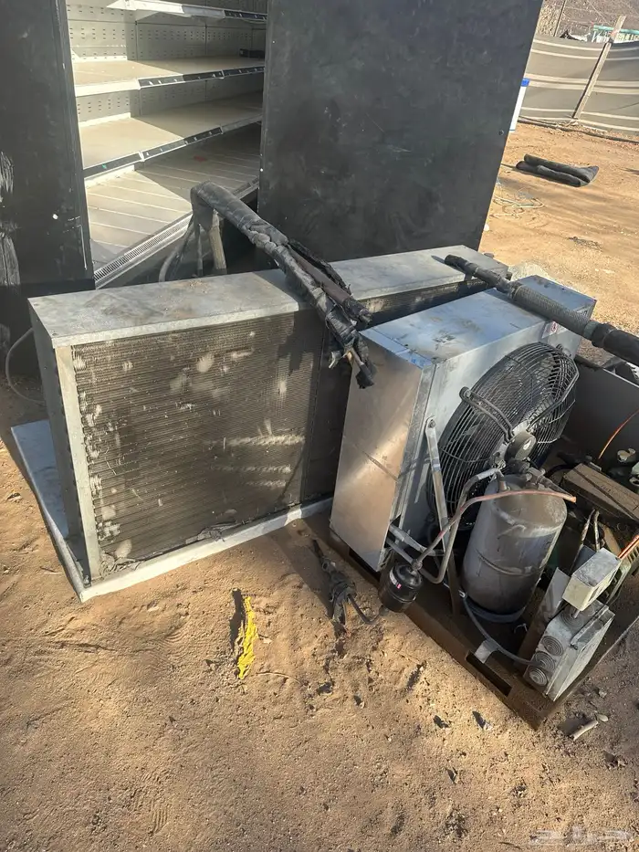 ثلاجات عرض وحده خمسه متر الاخري 4 متر. فريزرات العدد2 جده 9