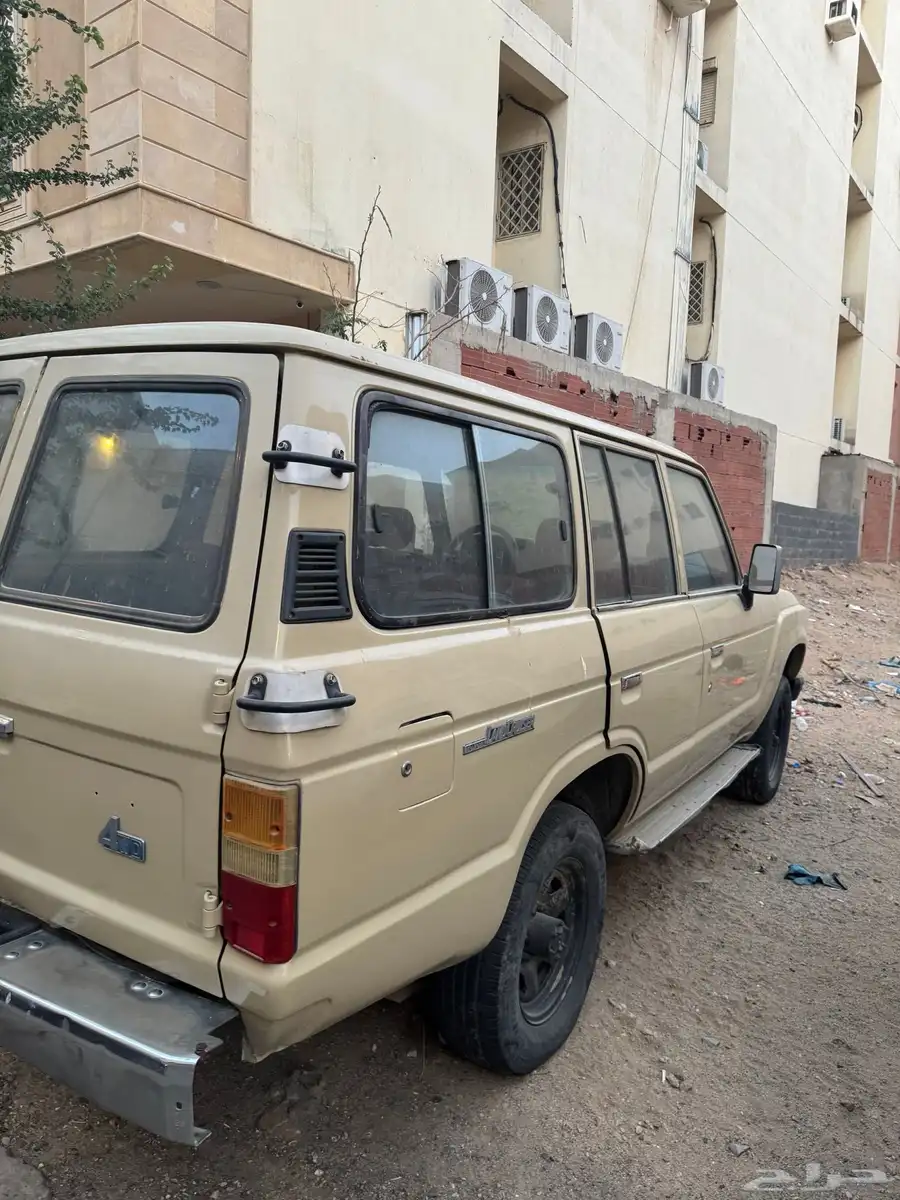 صالون لاندكروزر 4WD 1