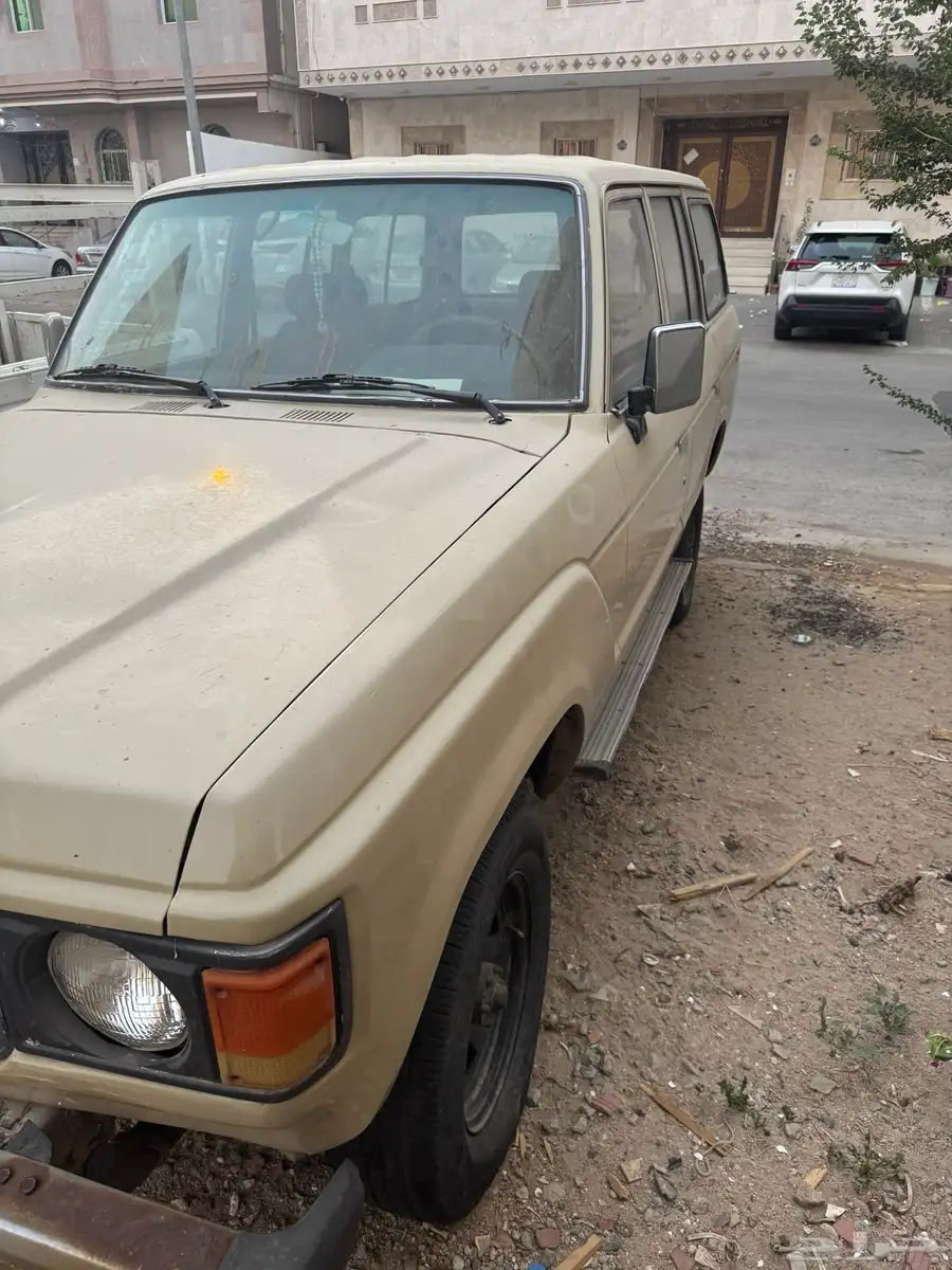 صالون لاندكروزر 4WD 3