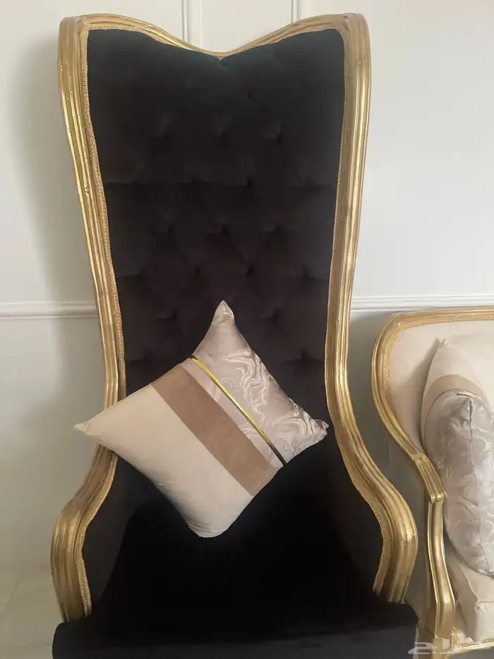 عندي اربعه كراسي ملكي مجالس للبيع 2