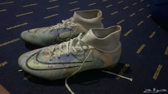 حذاء كرة قدم نايك مقاس عليه توقيع 0