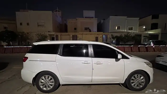 كيا كرنفال نظيفة 2016 0