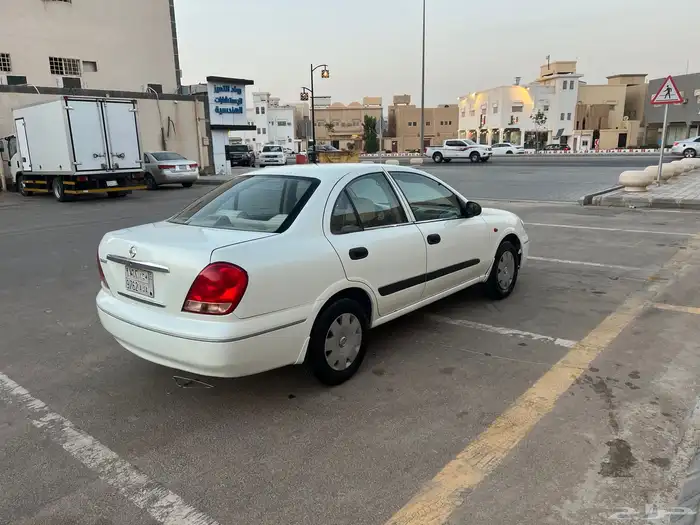 للبيع صني موديل 2005 قير عادي او البدل بسوزو غمارتين 3