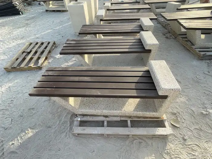 كراسى خرسانية سلات نفايات احواض زراعية مصدات مواقف 20