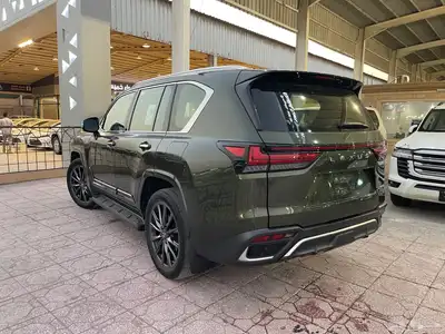 لكزس اف سبورت موديل 2023 مستخدم نضيف ماشي 80شرط 9