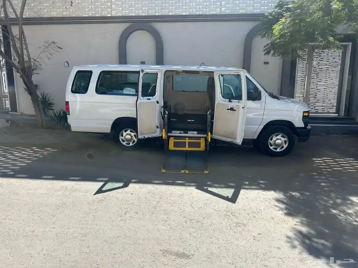 مشاوير خاصه للاصحاب الهمم والاعاقه بفان مجهز برافعه 1