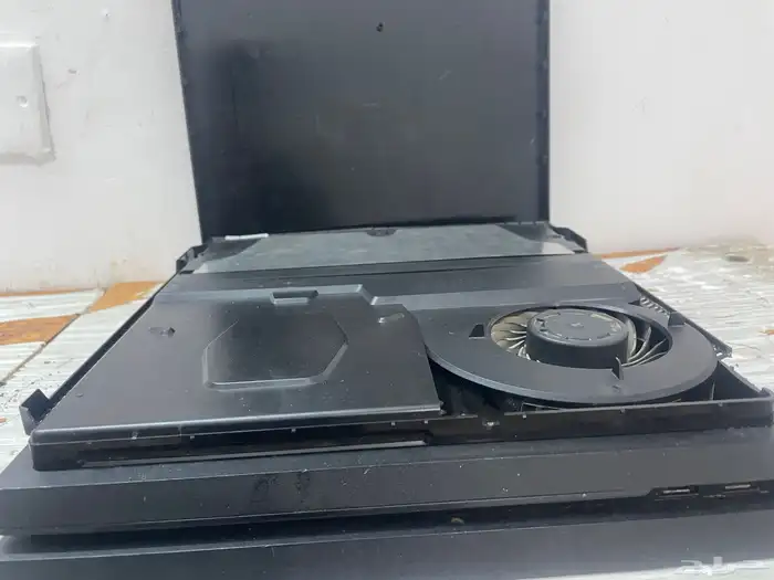 سوني 4 البيع نضيف لايشكي  من شي شبه جديد استخدام  شهرين فقط 2