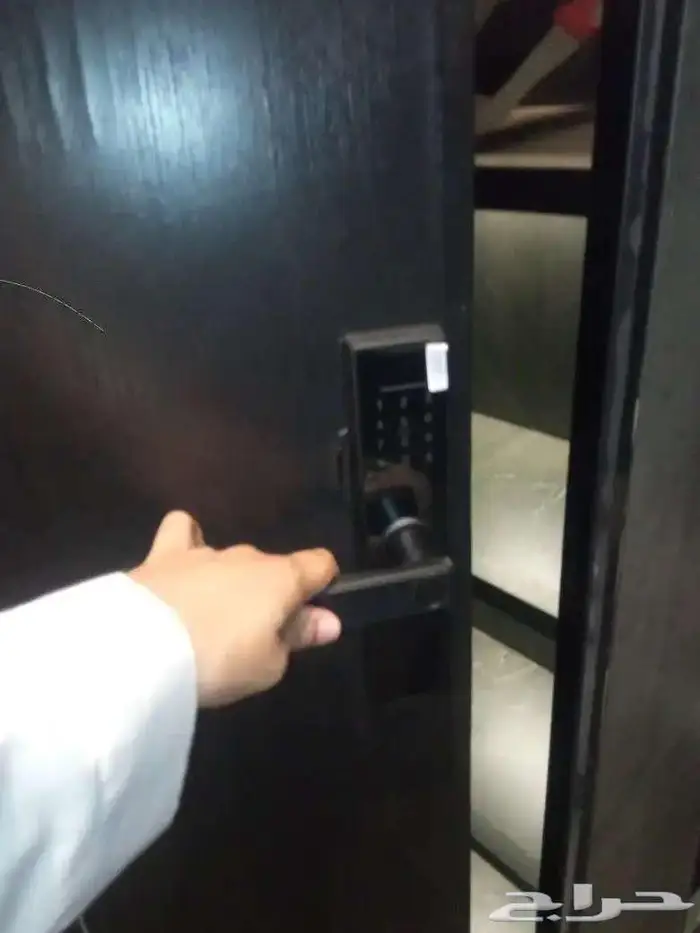 برمجة قفل ذكي عن بعد عبر الاتصال فني تركيب القفل الذكي 0