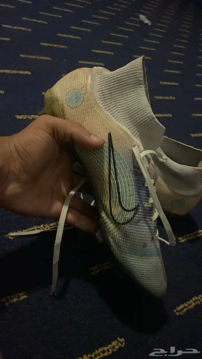 حذاء كرة قدم نايك مقاس عليه توقيع 2