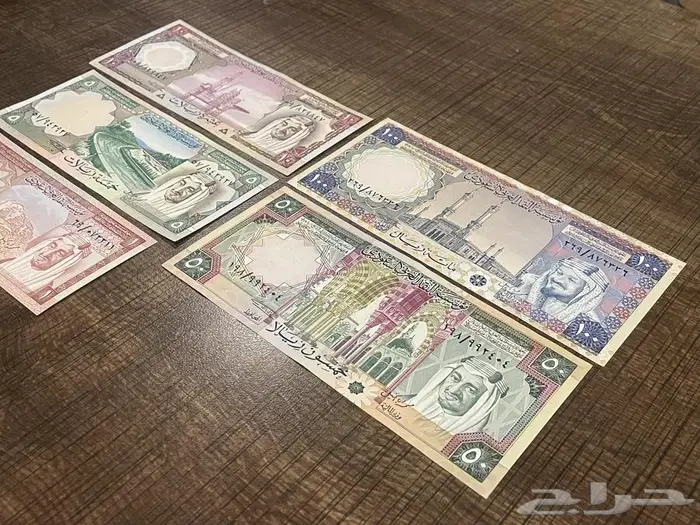 (تم البيع)طقم سعودي ورقي عهد الملك خالد 0