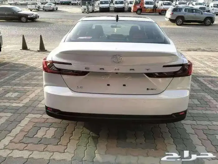 تويوتا كامرى LE هايبرد 2025 5