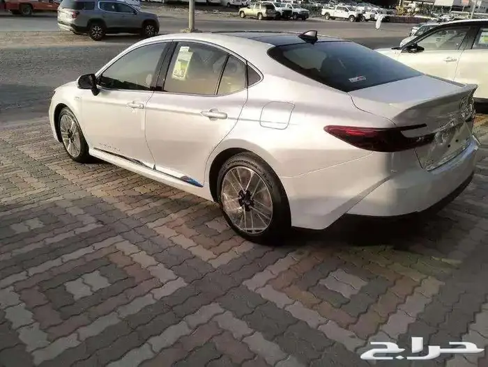 تويوتا كامرى LE هايبرد 2025 4