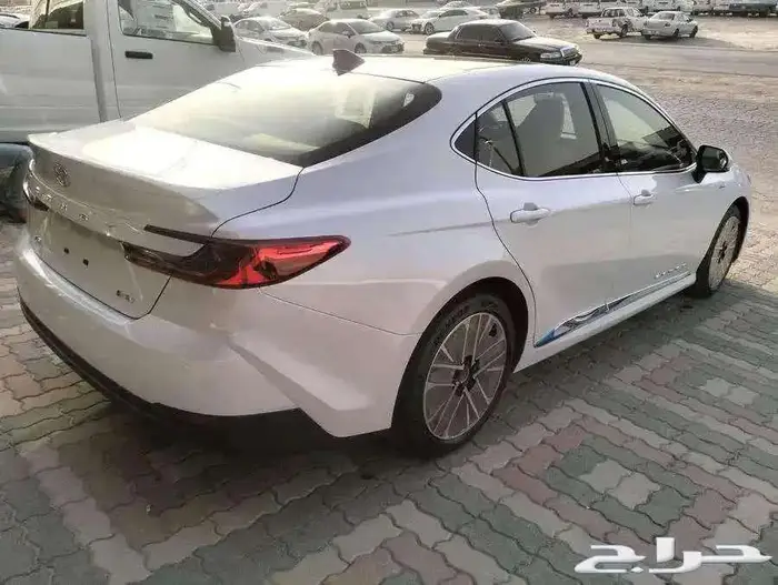 تويوتا كامرى LE هايبرد 2025 3