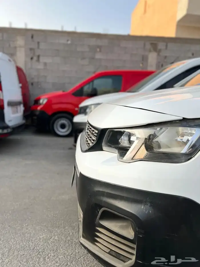 مجموعة سيارات بضاعة للبيع رينو 4