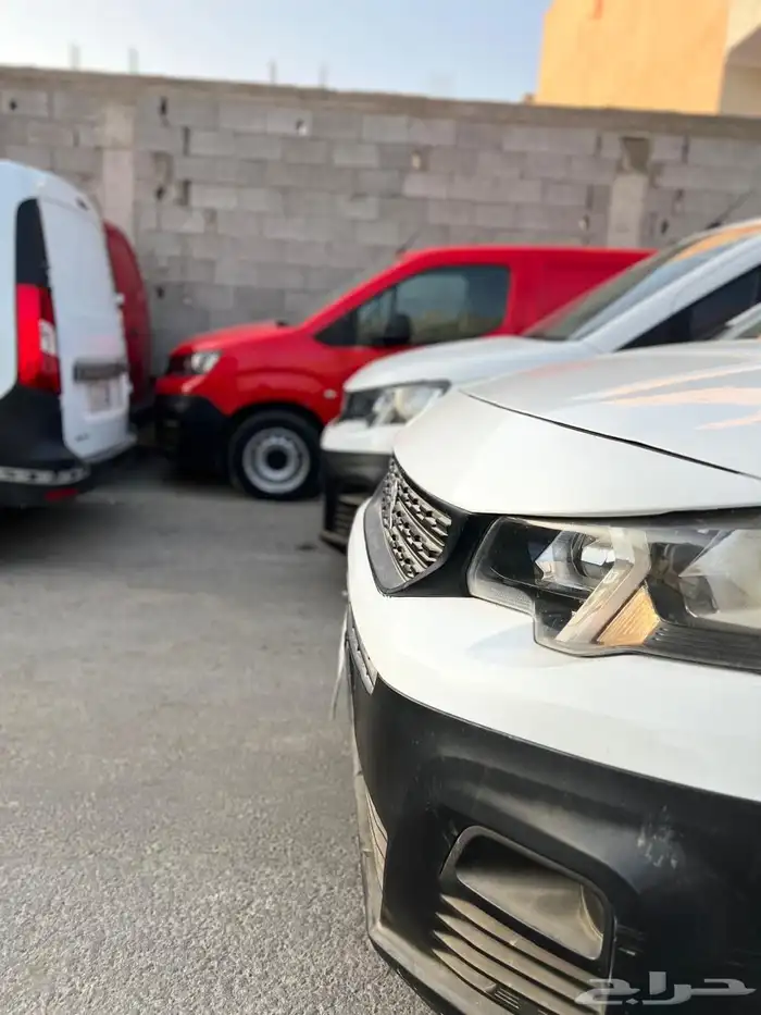 مجموعة سيارات بضاعة للبيع رينو 6