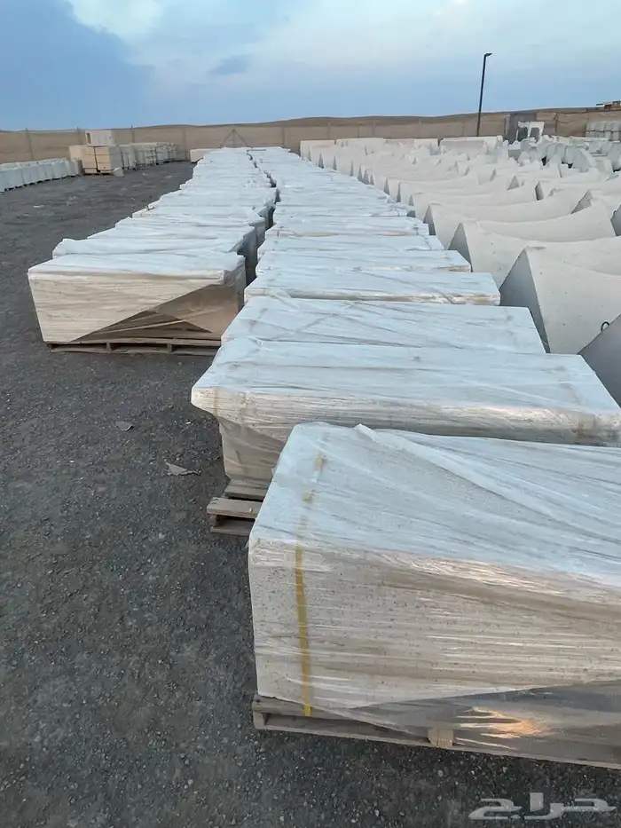 كراسى خرسانية سلات نفايات احواض زراعية مصدات مواقف 16