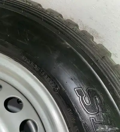 أربع كفرات حجري مع جنط هلل مقاس 17 6