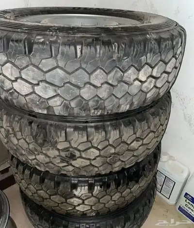 أربع كفرات حجري مع جنط هلل مقاس 17 3