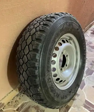 أربع كفرات حجري مع جنط هلل مقاس 17 2