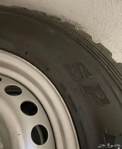أربع كفرات حجري مع جنط هلل مقاس 17 5