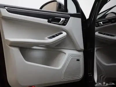 2023 Porsche Macan T - Premium Plus Package 27