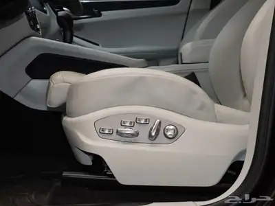 2023 Porsche Macan T - Premium Plus Package 17