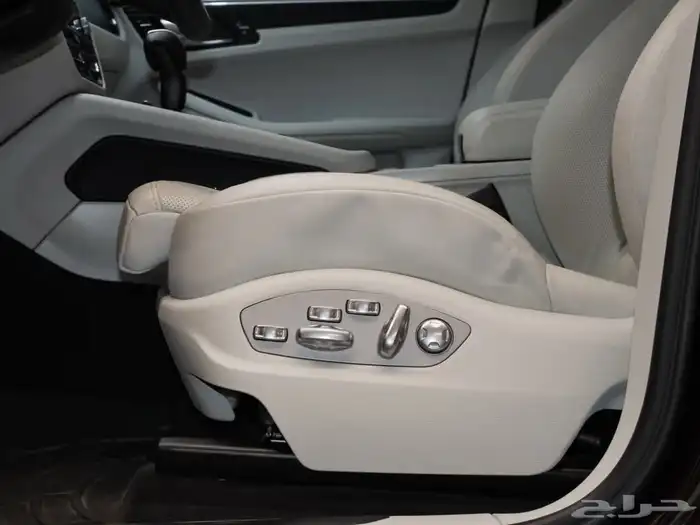 2023 Porsche Macan T - Premium Plus Package 17