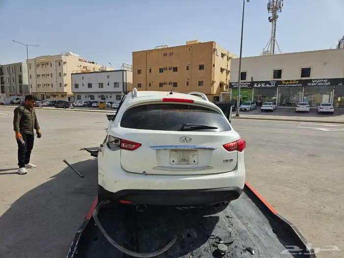 للبيع إنفنيتي QX70 موديل 2020 مصدوم 4