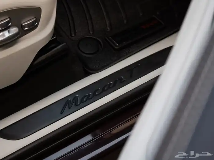 2023 Porsche Macan T - Premium Plus Package 28