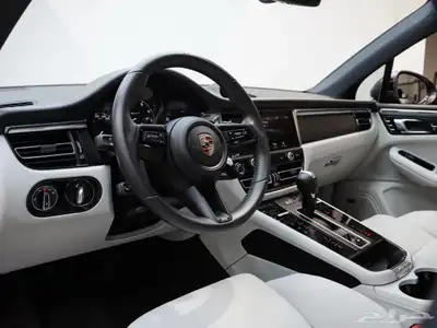 2023 Porsche Macan T - Premium Plus Package 11