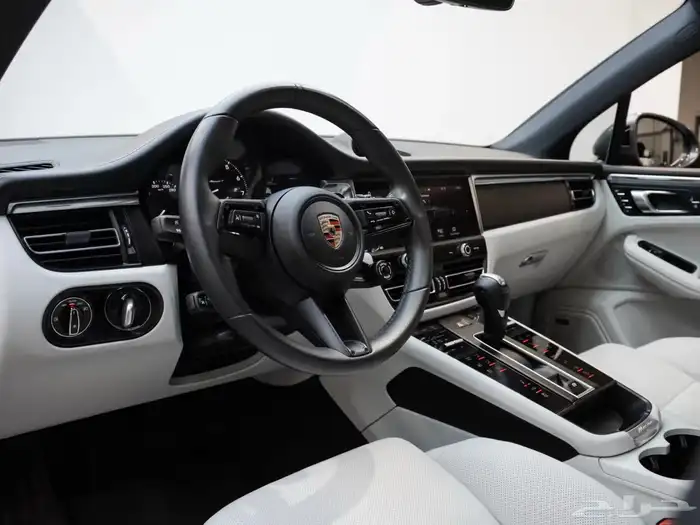 2023 Porsche Macan T - Premium Plus Package 11