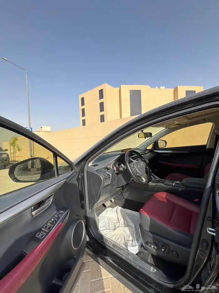 لكزس NX2021 300 4