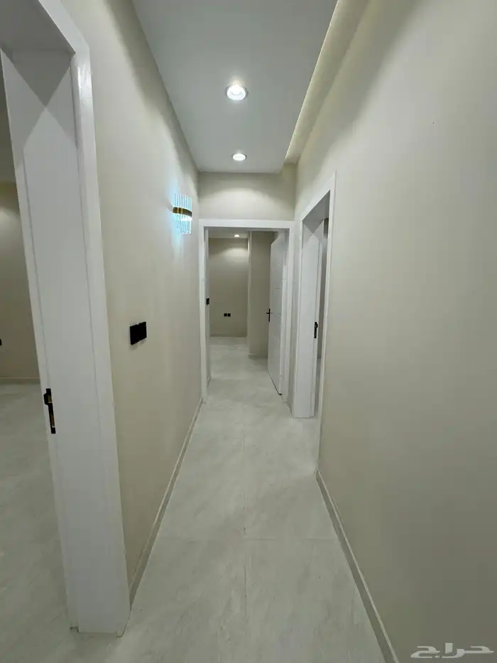 للبيع شقه تمليك أرضي 6غرف على شارعين بجوار كوبري مطار أبها 12