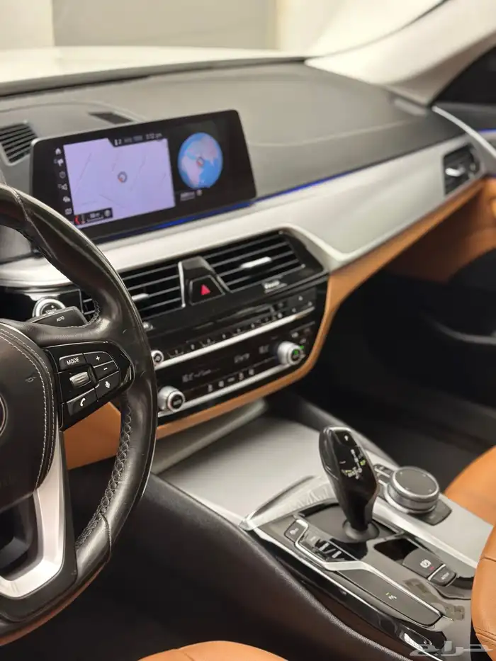 بي ام دبليو 2020 .. 520i 8