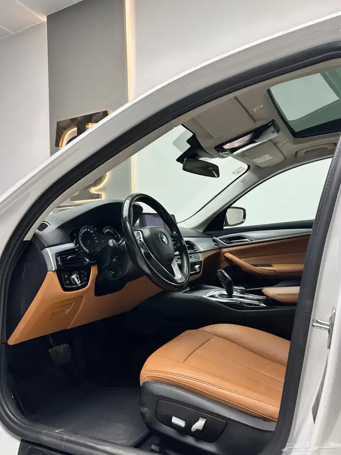 بي ام دبليو 2020 .. 520i 5