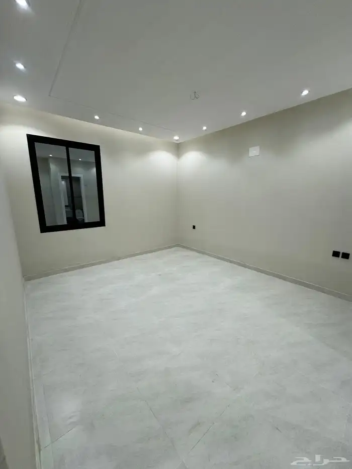 للبيع شقه تمليك أرضي 6غرف على شارعين بجوار كوبري مطار أبها 17