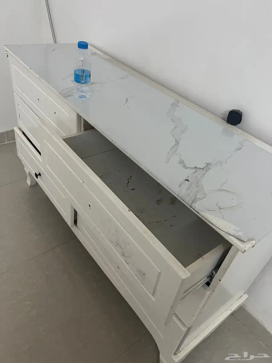 طاولات وأثاث مستعمل 2