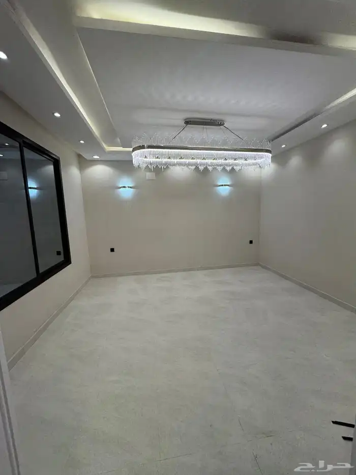 للبيع شقه تمليك أرضي 6غرف على شارعين بجوار كوبري مطار أبها 1